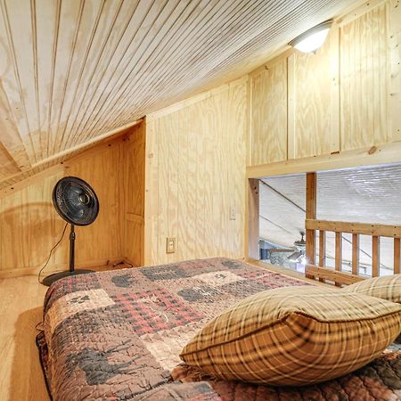Creekside Whittier Cabin With Fire Pit Near Hiking! Luaran gambar