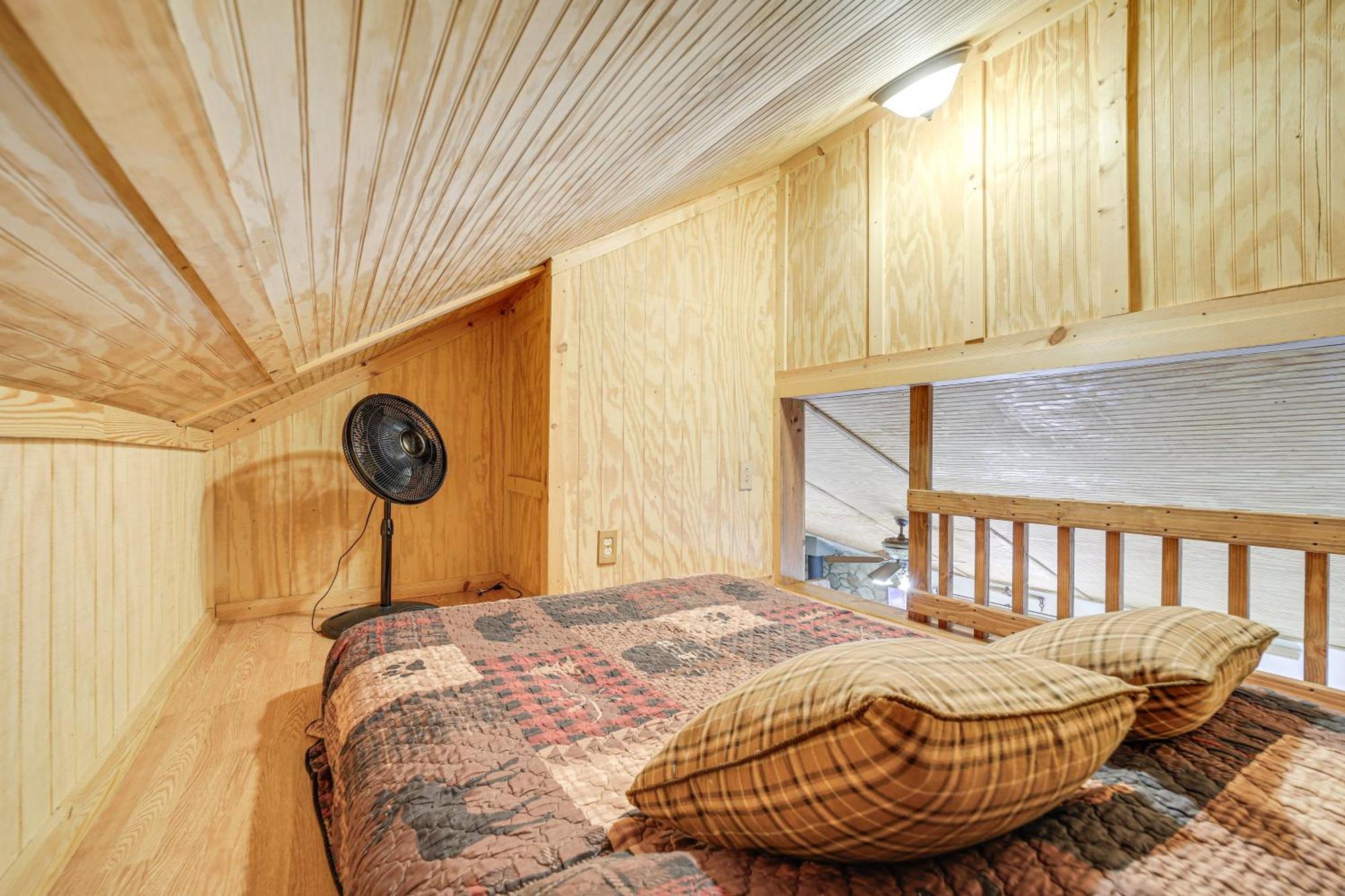 Creekside Whittier Cabin With Fire Pit Near Hiking! Luaran gambar