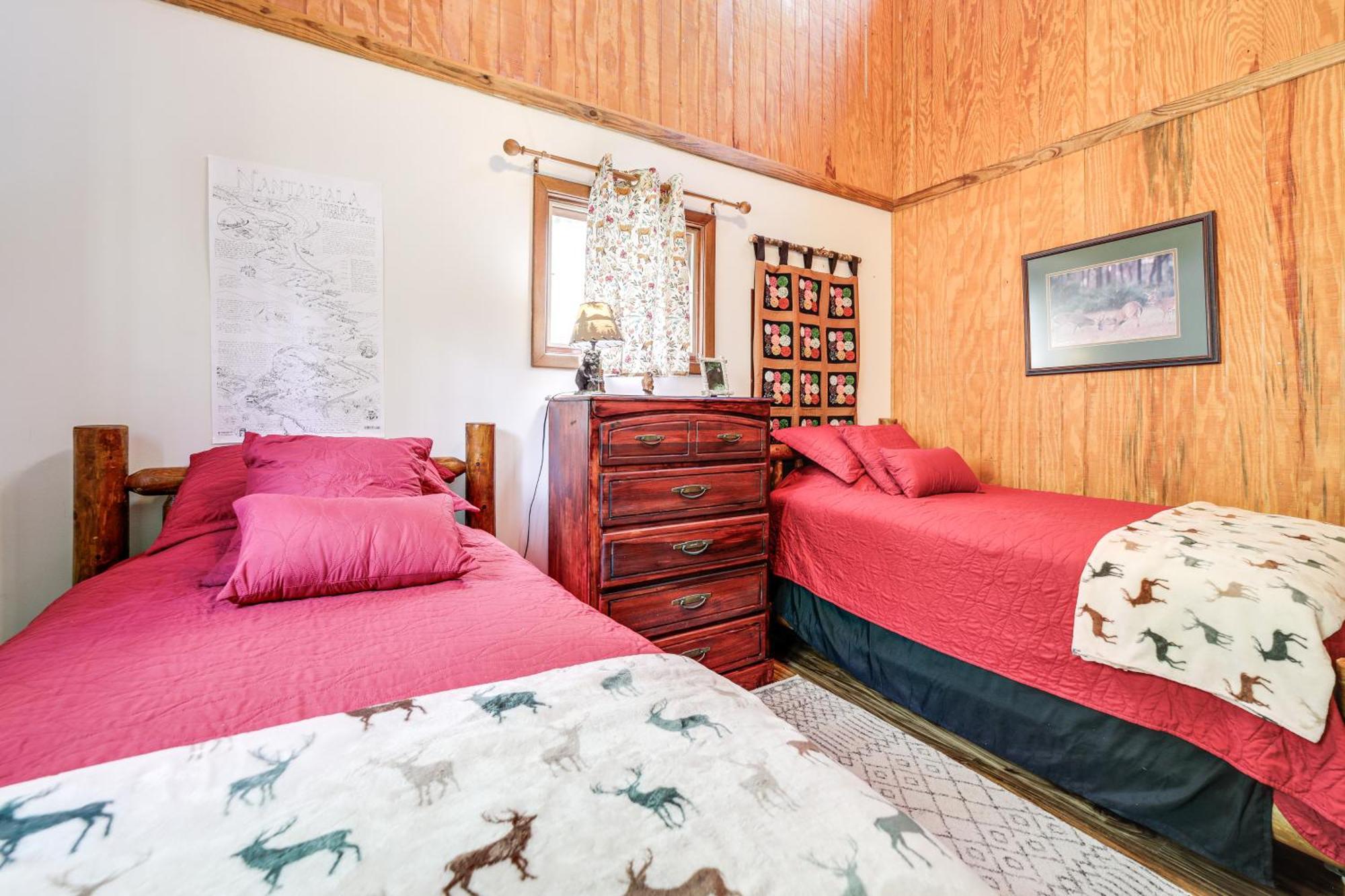 Creekside Whittier Cabin With Fire Pit Near Hiking! Luaran gambar