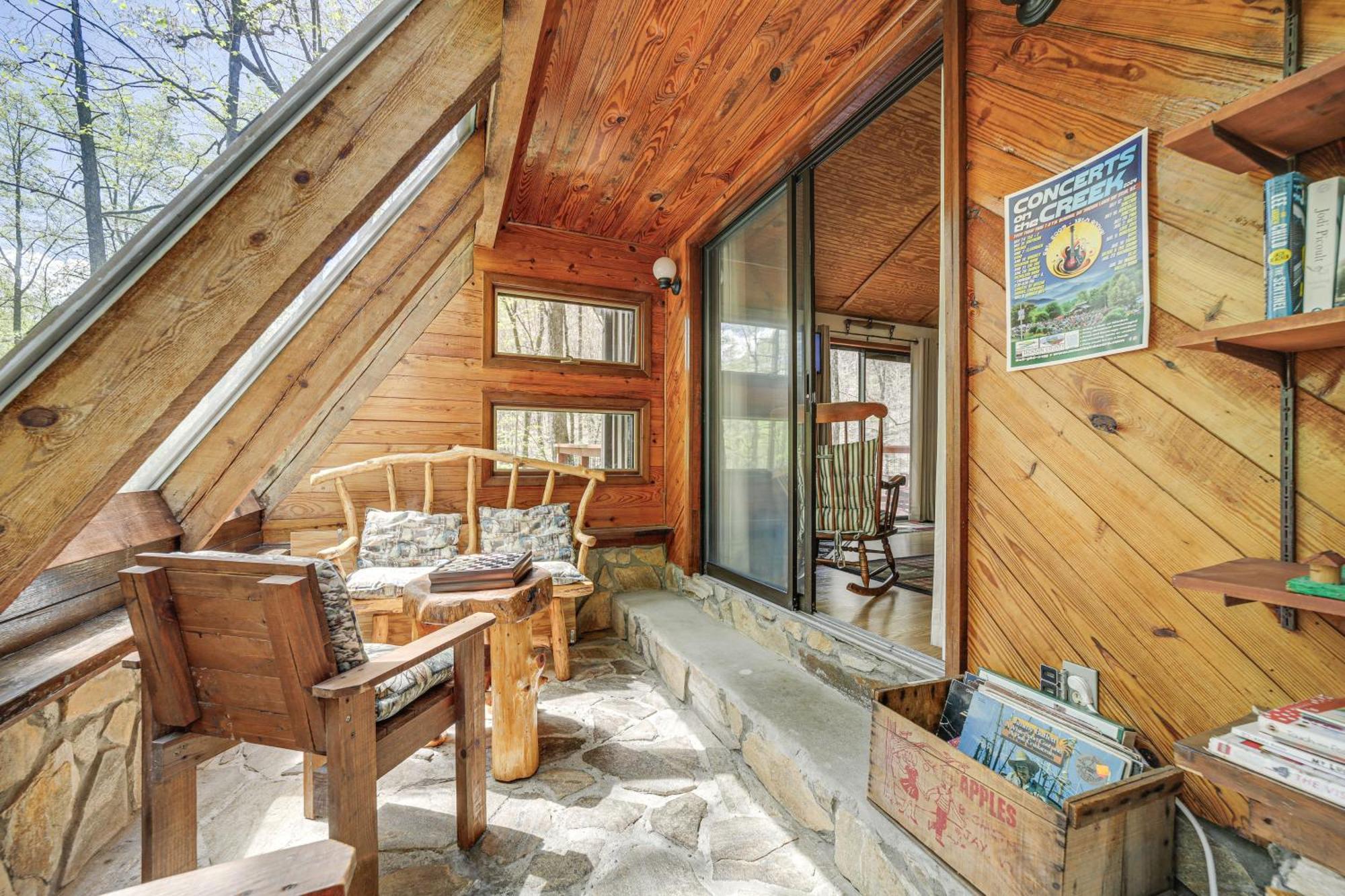 Creekside Whittier Cabin With Fire Pit Near Hiking! Luaran gambar